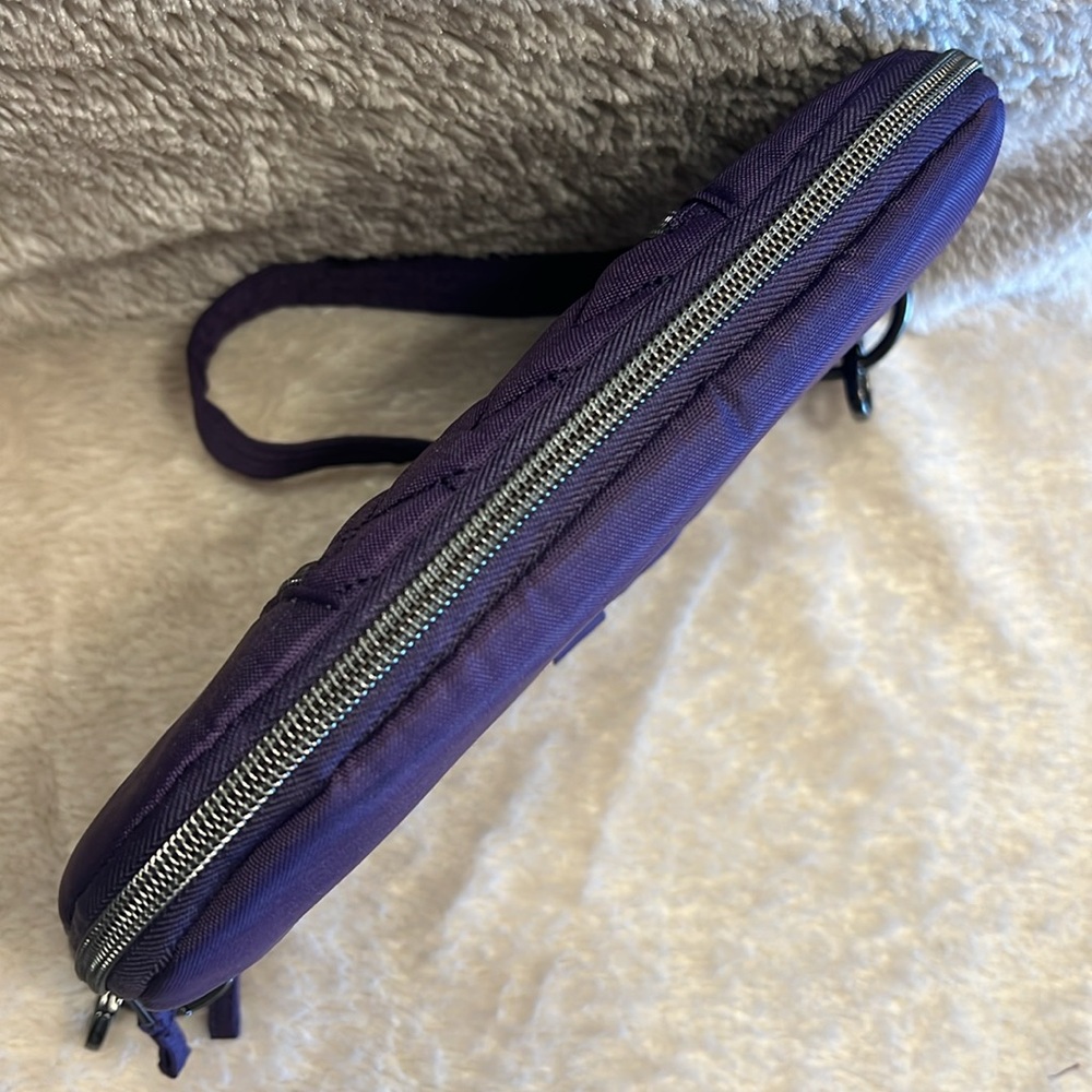 LUG Swivel Shoulder Bag - Picture 11 of 16
